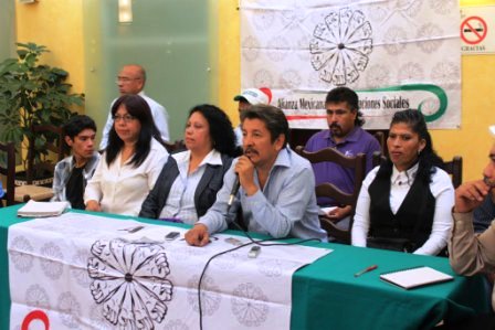 AMOS La Alianza Mexicana de Organizaciones Sociales denunció que la detención de Edward Espíndola es parte de una consigna del candidato al gobierno por el Estado de México, por no brindarle su apoyo.